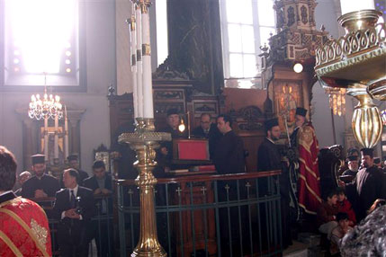 Πατριαρχική Χοροστασία της 28ης Νοεμβρίου 2004 στον Ι.Ν. των Παμμ. Ταξιαρχών Μεγάλου Ρεύματος. Έψαλλαν οι Πατρ. χοροί και μέλη της χορωδίας του εν Αθήναις Συλλ. Μουσικοφίλων Κωνσταντινουπόλεως. 