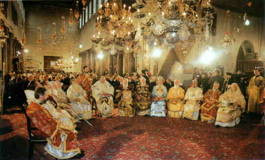 Η Α.Θ.Π. ο Οικ. Πατριάρχης Βαρθολομαίος στον Ναό της Γεννήσεως στη Βηθλεέμ μαζί με όλους τους Προκαθημένους της Ορθοδοξίας στα πλαίσια των εορταστικών εκδηλώσεων για τα 2000 χρόνια από της γεννήσεως του Κυρίου.